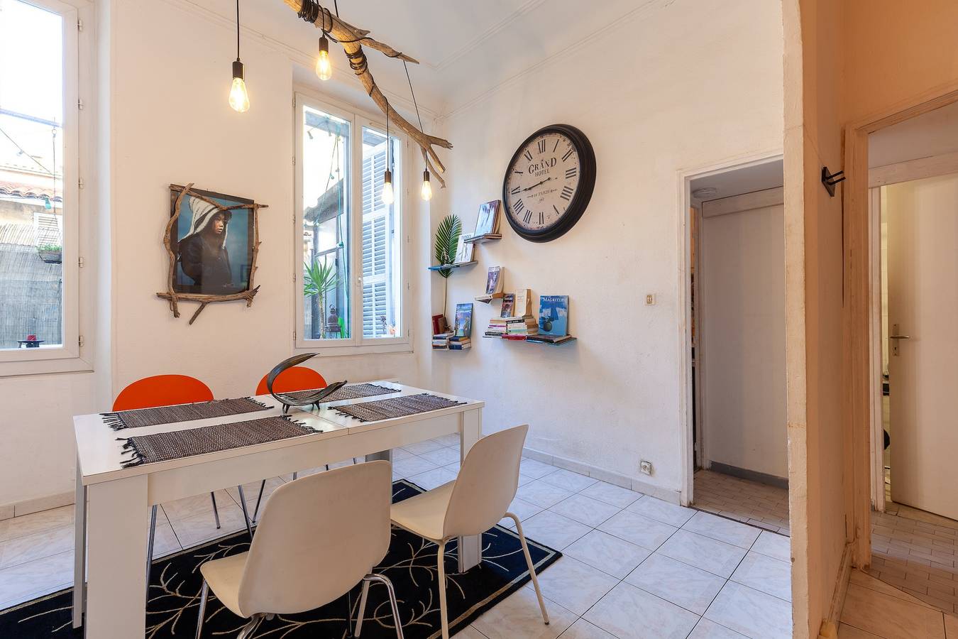 Entire apartment, Apartment 'Le Calme À La Plaine' with Private Terrace in Marseille, Marseille region