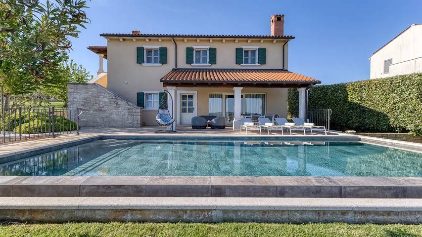 Villa pour 8 personnes, avec jardin ainsi que balcon et piscine à Selina
