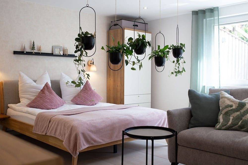 Ganze Wohnung, Eine Ferienwohnung zum Verlieben! Geeignet für 2 Personen. 52qm, mit Terrasse in Waldbronn, Nordschwarzwald