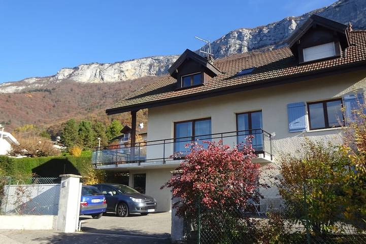 Apartamento entero, Veyrier du Lac: 2-room apartment with lake and mountain views, 300M from the lake in Veyrier-du-Lac, Región de Annecy