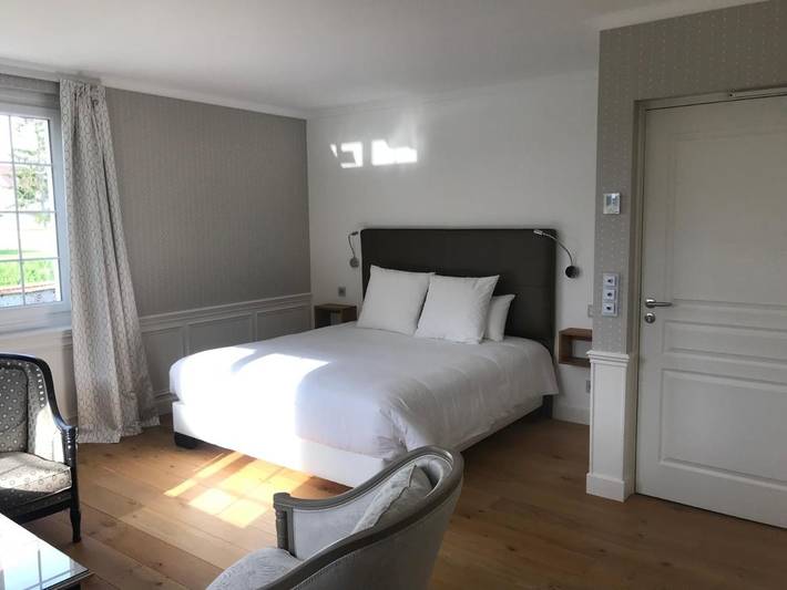 Gîte pour 13 personnes, avec jardin et vue, animaux acceptés à Vertus - 4
