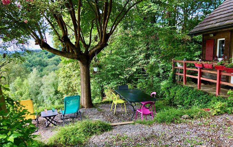 Location de vacances pour 4 personnes, avec Terrasse ainsi que Jardin et Vue à Gan