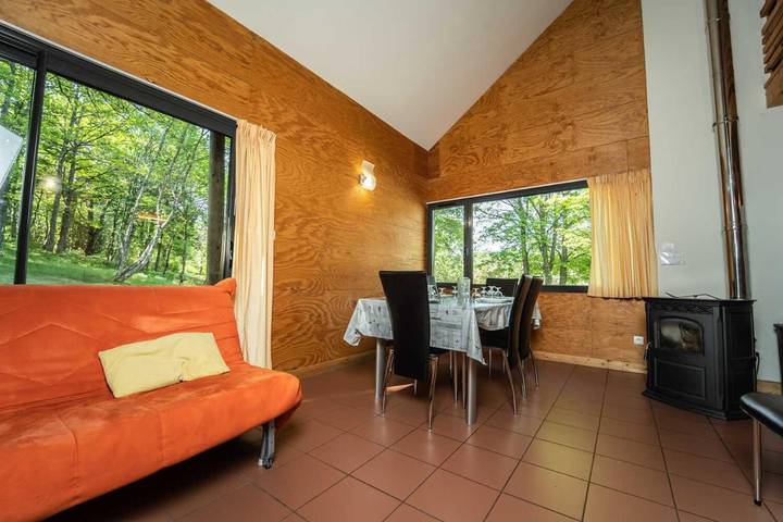 Location de vacances pour 8 personnes, avec terrasse à La Bastide-Puylaurent