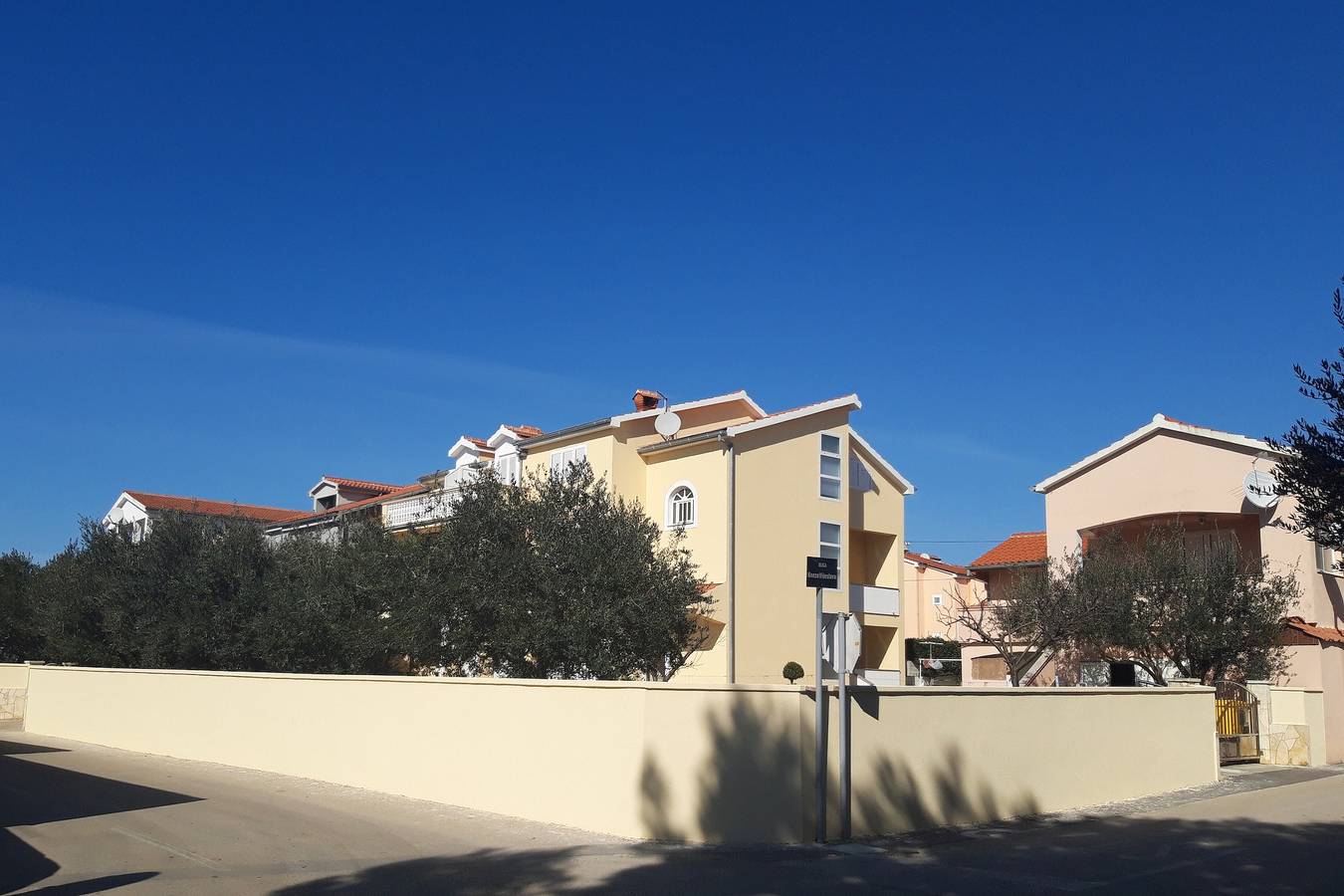 Entire apartment, Studio flat with balcony and sea view Vrsi - Mulo, Zadar As-5796-a in Mulo, Vrsi