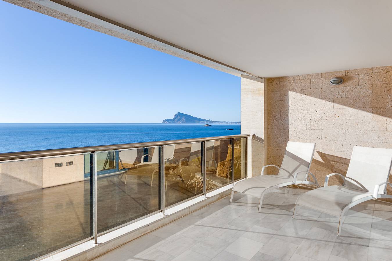 Entire apartment, 1st Line Mascarat Beach-Solarium Terrace & Pool in Pueblo Mascarat, Altea