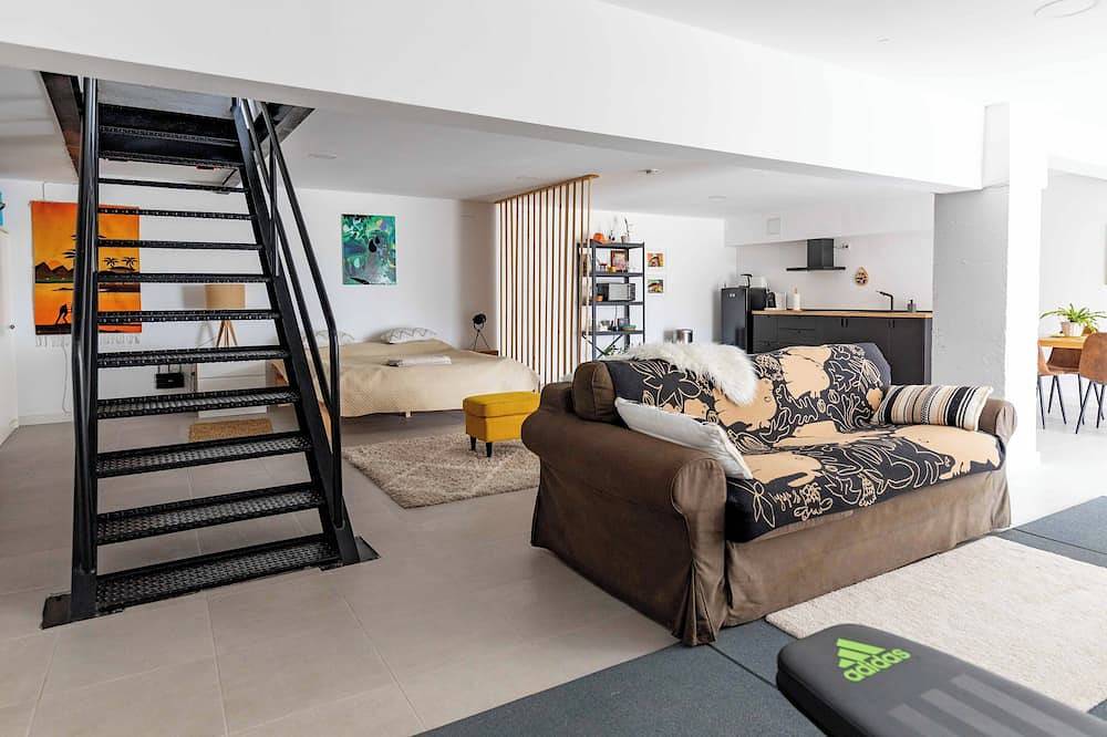 Apartamento entero, Loft apartment with pool, sea and Barcelona views in Teyá, Costa del Maresme