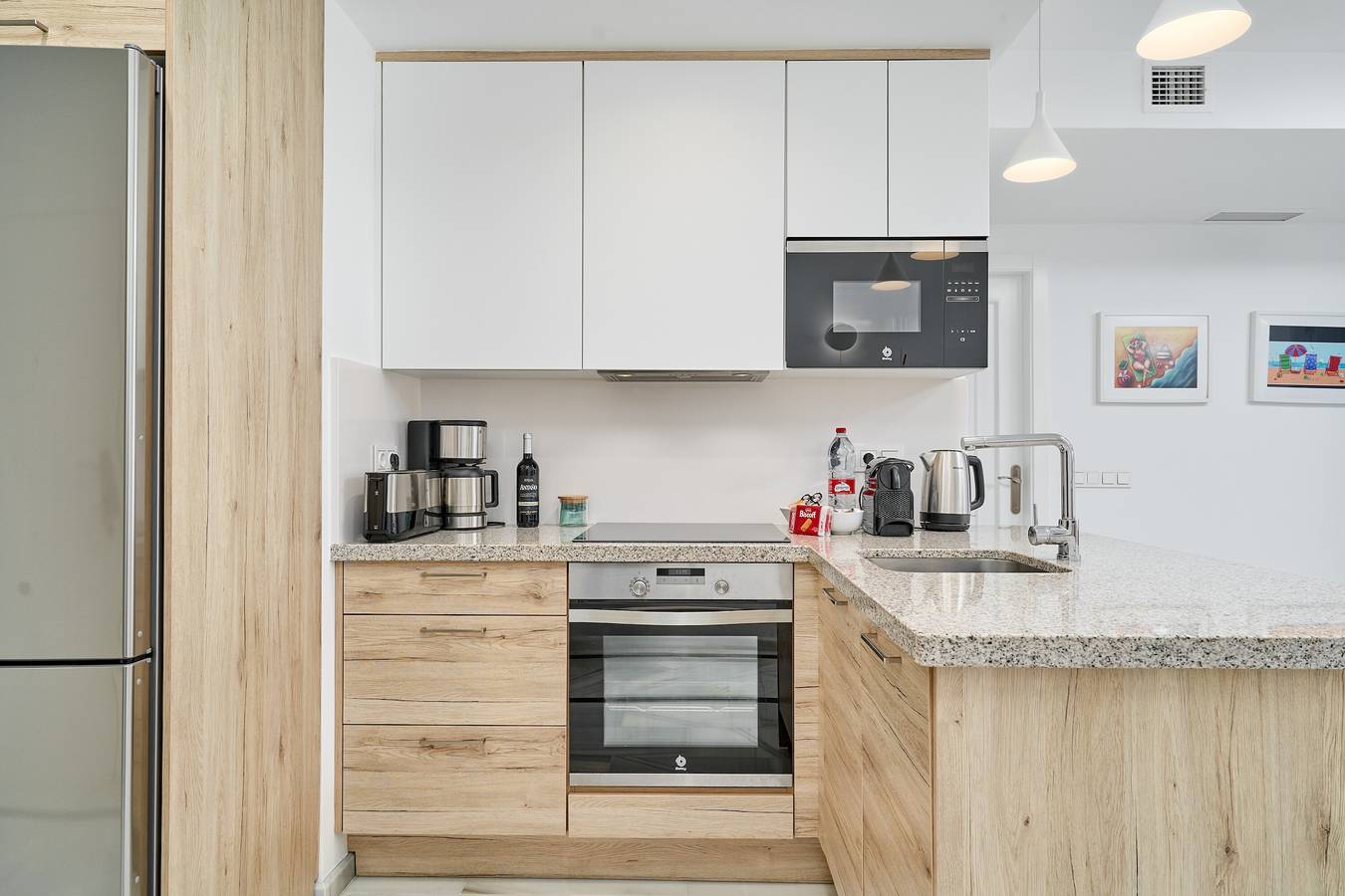 Apartamento entero, "Casa de la playa Alto Realengo" cerca de la playa con terraza privada, A/C y Wi-Fi in La Herradura, Almuñecar