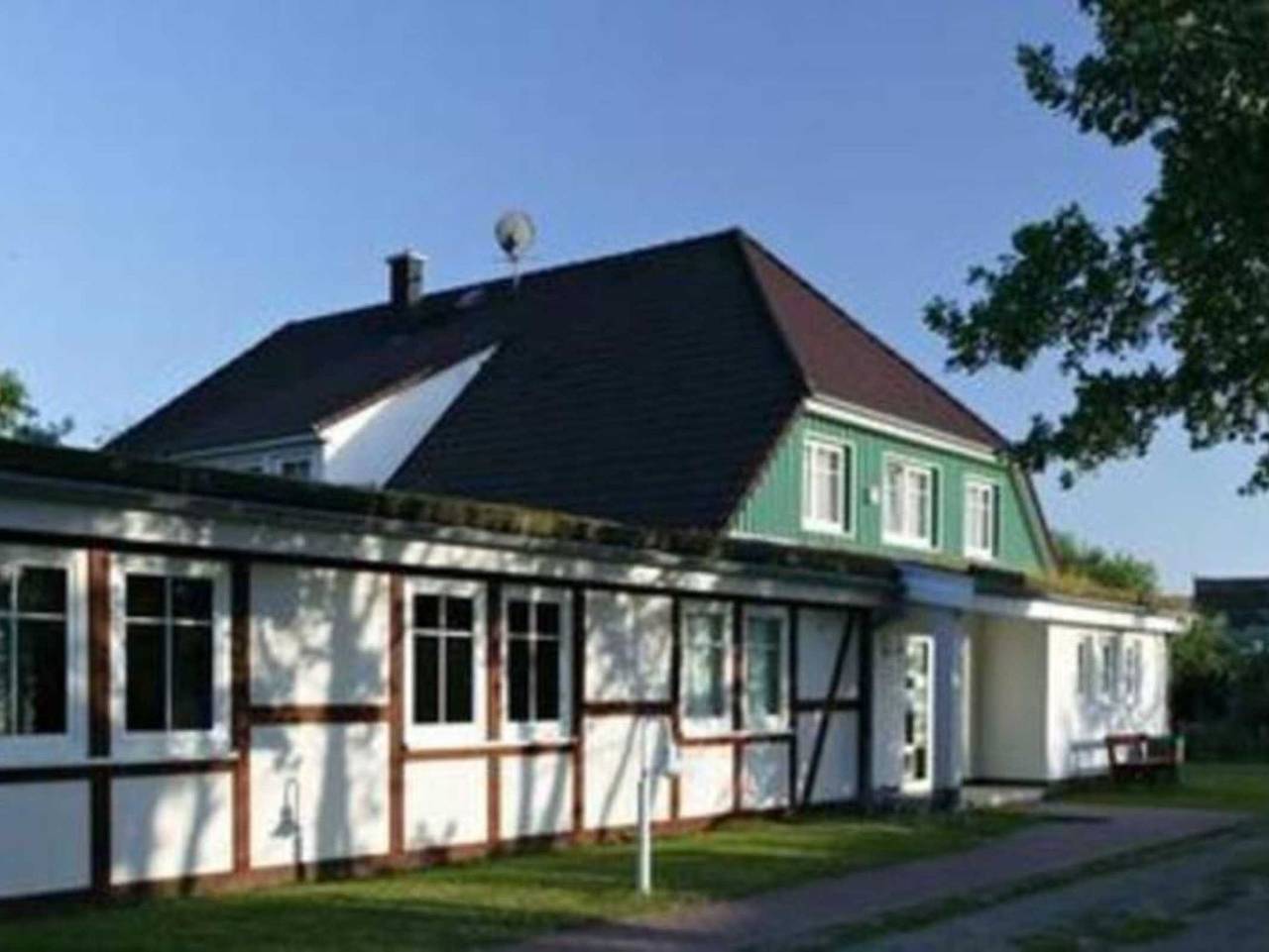 Gästehaus & Strandhalle in Ahrenshoop, Fischland