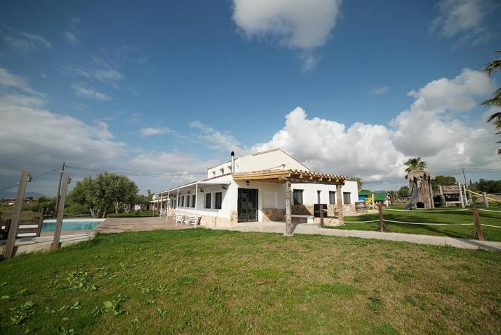 Casa rural para 4 personas, con jacuzzi además de piscina y jardín en Costa Dorada