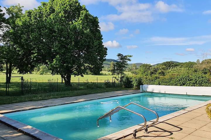 Gîte pour 5 personnes, avec Jardin et Piscine
