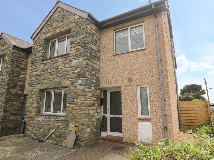 Holiday home for 8 people, with garden, with pets in Porthmadog
