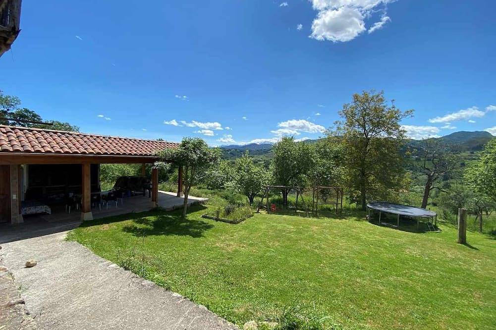 Rural Typical Asturias'S Home in Parres, Costa Verde (Spanien)