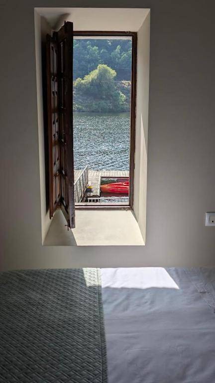 Casa de vacaciones para 4 personas, con Balcón y Terraza además de Jardín y Vistas al lago en Provincia de Orense - 2