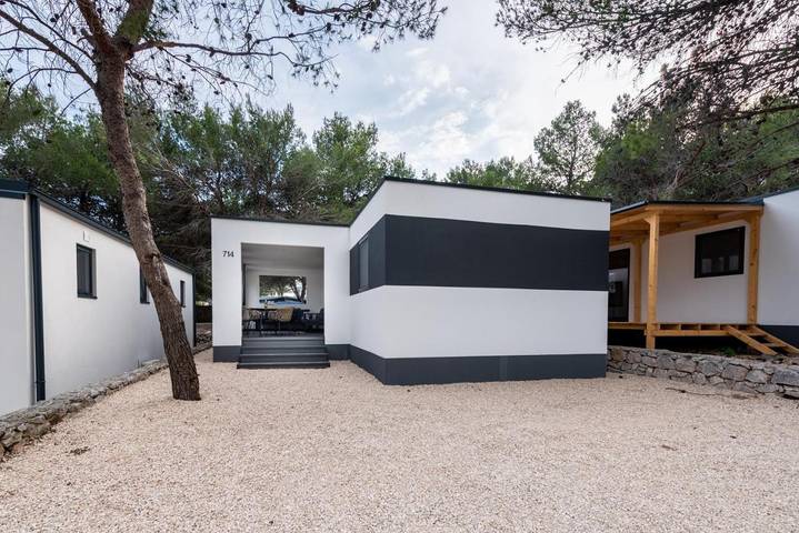 Camping für 6 Personen, mit Terrasse und Garten sowie Pool und Ausblick in Drage (Pakoštane)