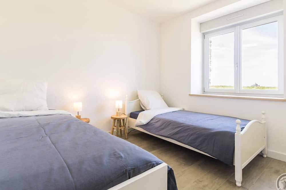 Casa en Pontorson con Wifi, aparcamiento, cerca del Mont St-Michel in Ardevon, Pontorson