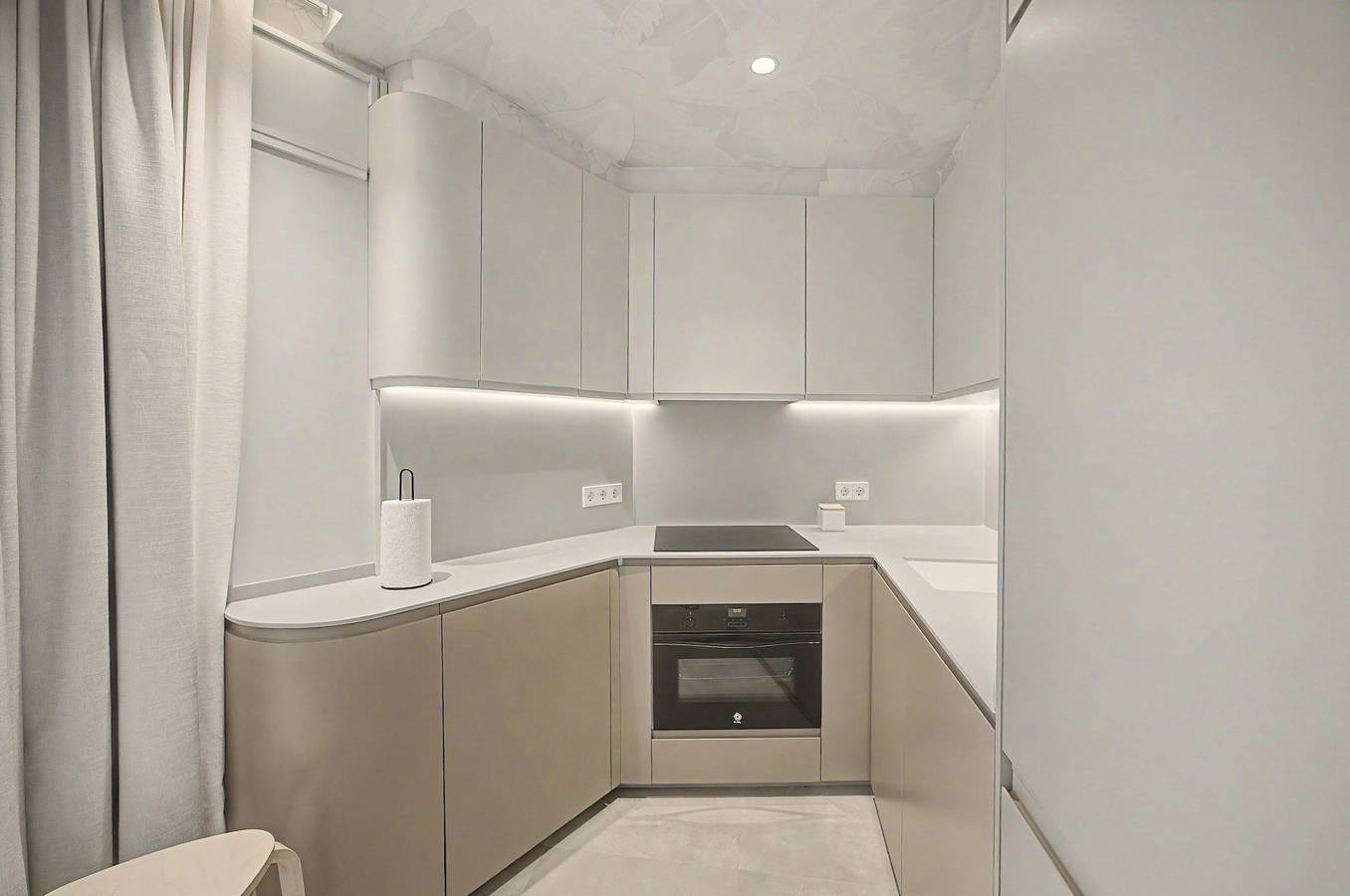 Apartamento entero, Apartamento 'Suite Plaza Conil' con vistas al mar, Wi-Fi y aire acondicionado in Conil de la Frontera, Costa de la Luz