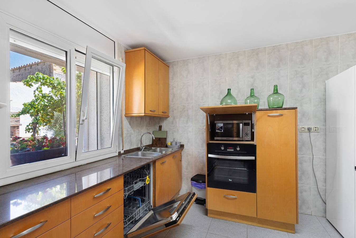 Casa di campagna 'Cal Peret Miquelet' con vista sulle montagne, piscina privata e Wi-Fi in Sant Marti Sarroca, Barcellona entroterra