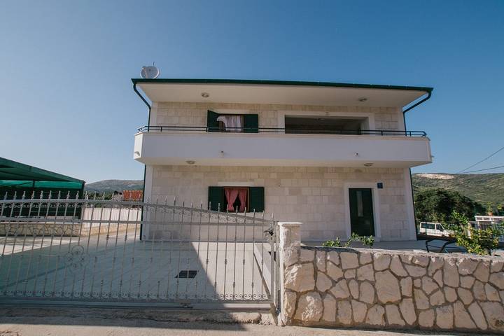 Villa für 9 Personen, mit Pool und Garten in Marina - 4