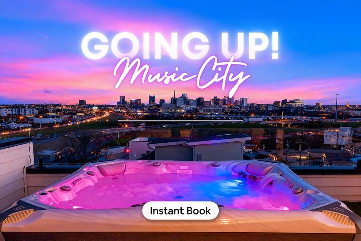 Vacation house for 12 people, with balcony, kid friendly in Nashville