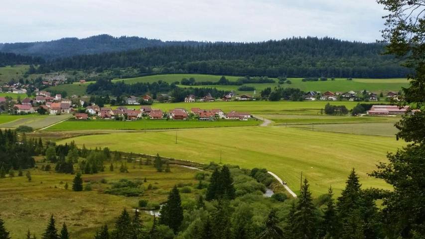 Gîte pour 6 personnes, avec vue et jardin dans Mouthe - 3