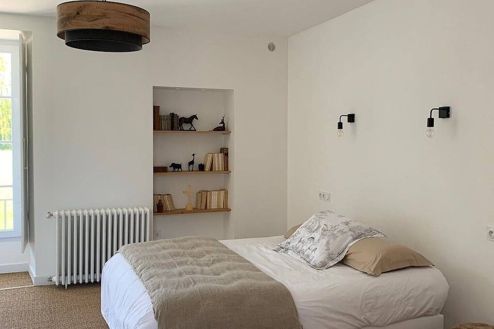 Très belle maison de campagne dans un site boisé in Saint-Étienne-de-Montluc, Région de Nantes
