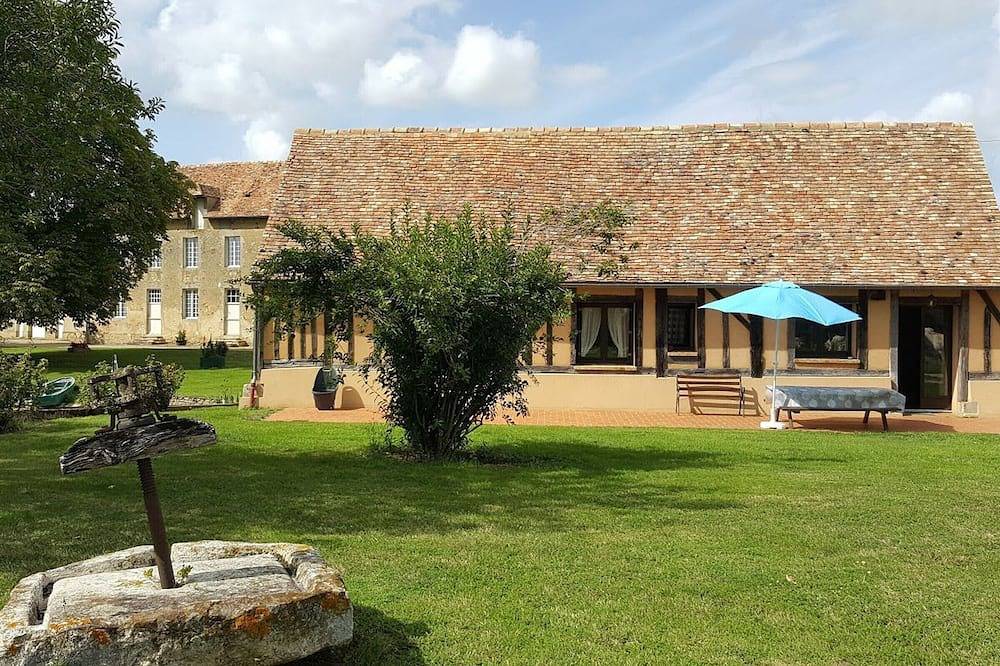 Maison de plain-pied avec jeux, coin pêche et musée du vélo à proximité in Marolles-les-Braults, Sarthe