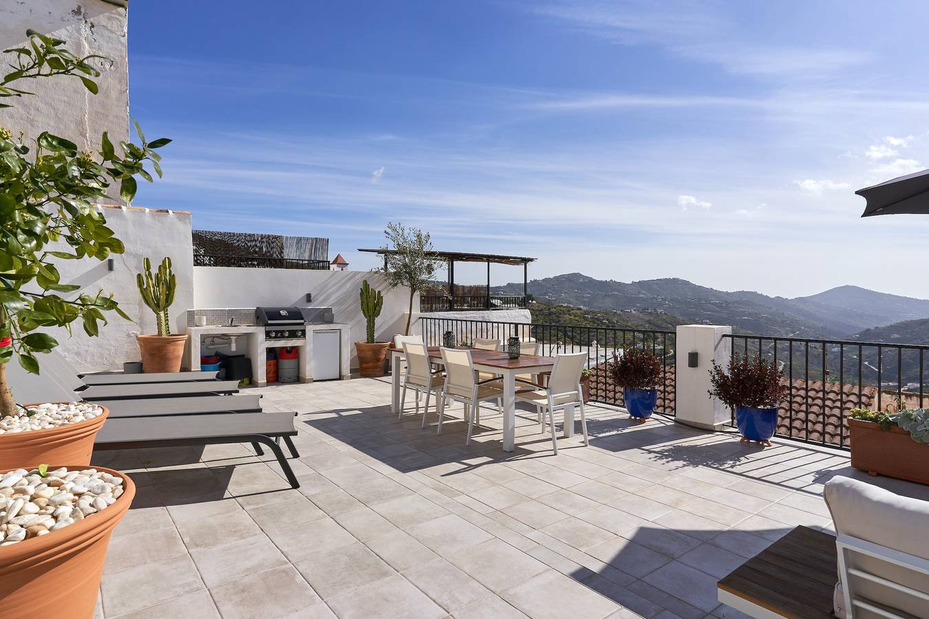 Ferienhaus "El Cine" mit Bergblick, Pool & Wi-Fi in Canillas de Albaida, Málaga Provinz