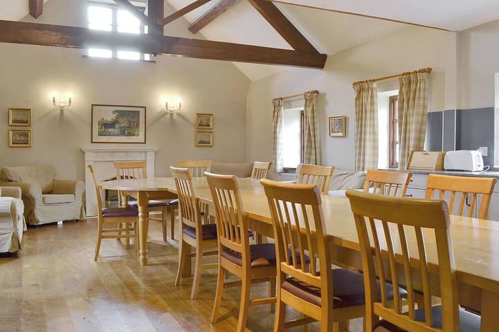 Cottage for 12 people, with pool and garden in Shropshire