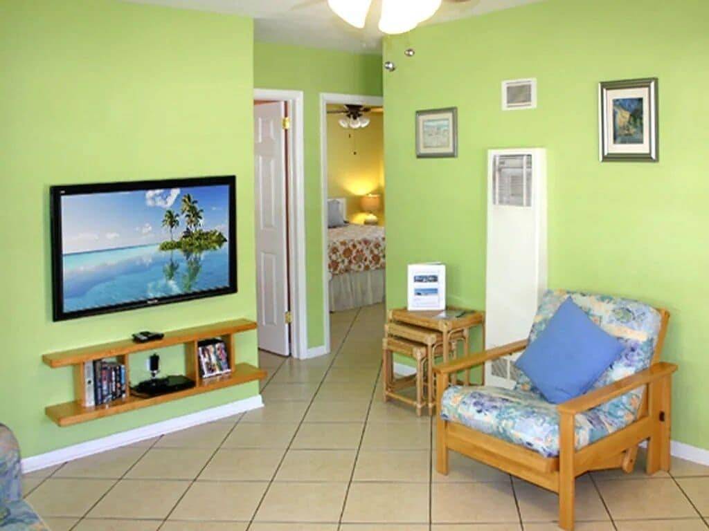 Orange Blossom Cottage two minute Walk to Beach in Clearwater, Caladesi Island