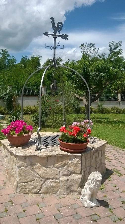 Location de vacances pour 4 personnes, avec Terrasse ainsi que Jardin et Vue à Introdacqua