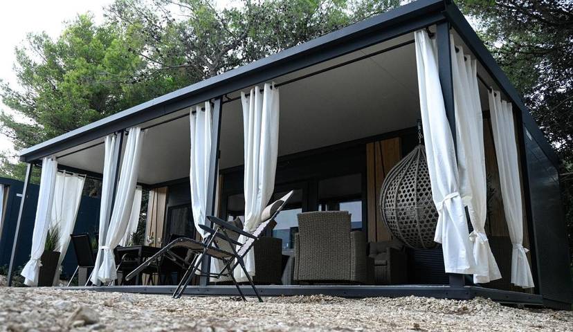 Camping für 5 Personen, mit Terrasse, mit Haustier in Pakostane - 4