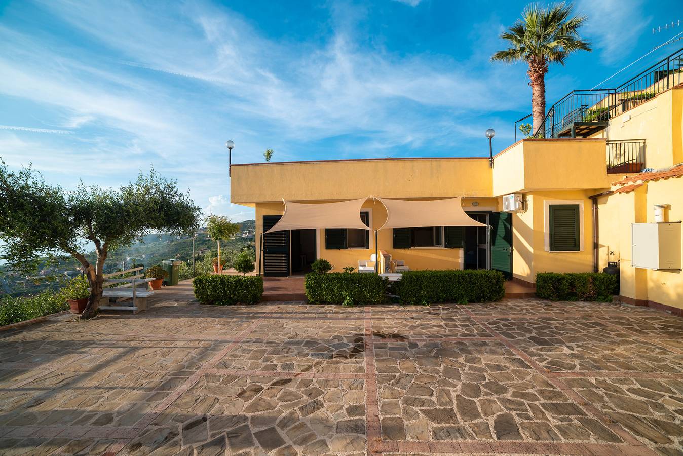 Bed and Breakfast 'Camera Four Vista Cortile' with Shared Terrace, Wi-Fi and Air Conditioning in Cilento