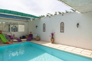 Chalet voor 4 Personen in Venasque, Parc naturel régional du Mont-Ventoux, Afbeelding 1
