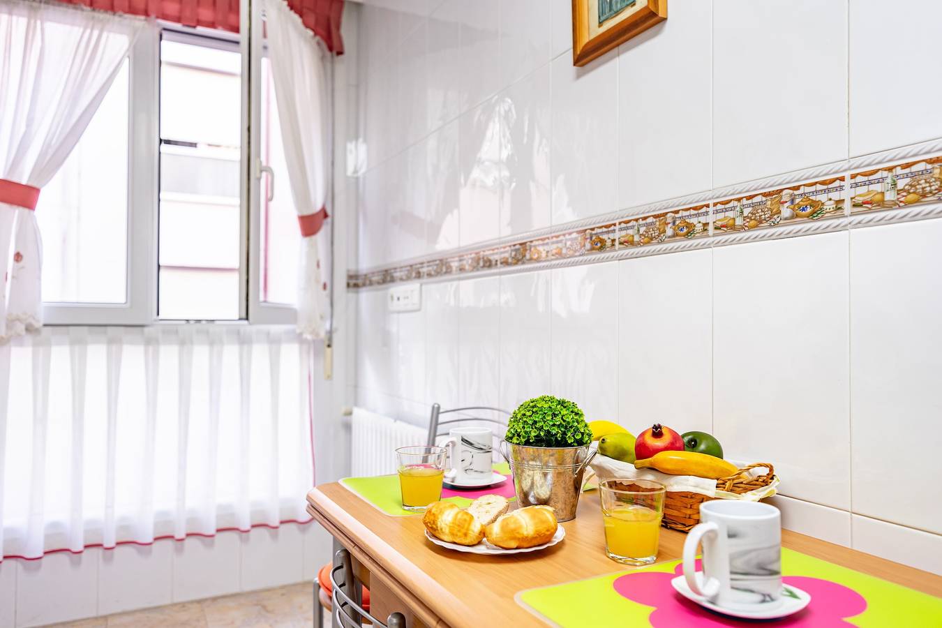 Entire apartment, Apartment 'La Vera Del Sella' with Mountain Views and Wi-Fi in El Puente, Cangas de Onís