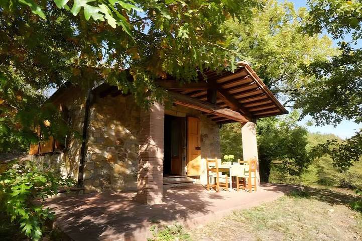 Agriturismo per 4 persone, con piscina e giardino, con animali domestici in Montieri