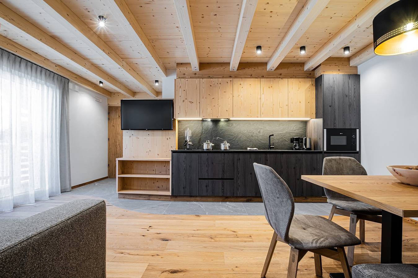 Appartamento intero, Appartamento di vacanza "Biohof Ruances Munt" con vista sulle montagne, balcone e Wi-Fi in Costadedoi, Badia