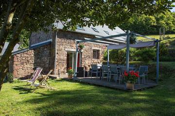 Gîte pour 10 personnes, avec balcon à Noailhac