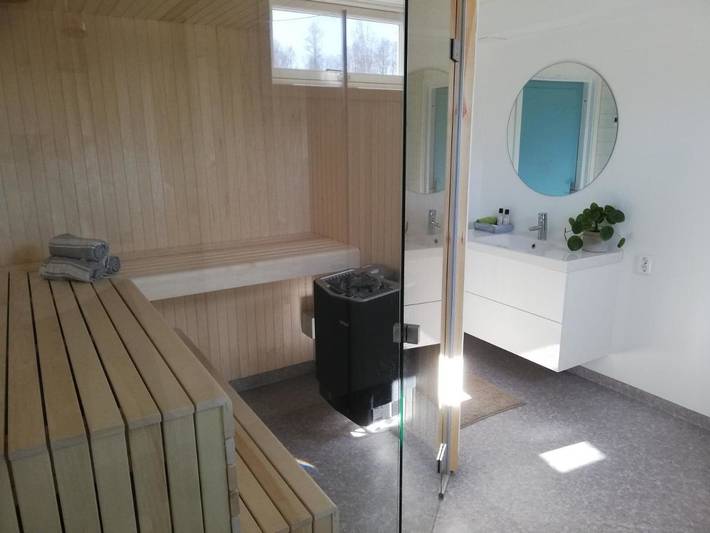Lägenhet för 5 Personer, med Trädgård samt Bastu och Utsikt i Mora