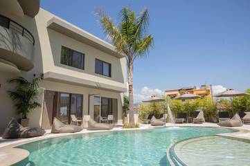 Hôtel pour 2 personnes, avec jardin et vue ainsi que bassin pour enfant et piscine dans Stavros
