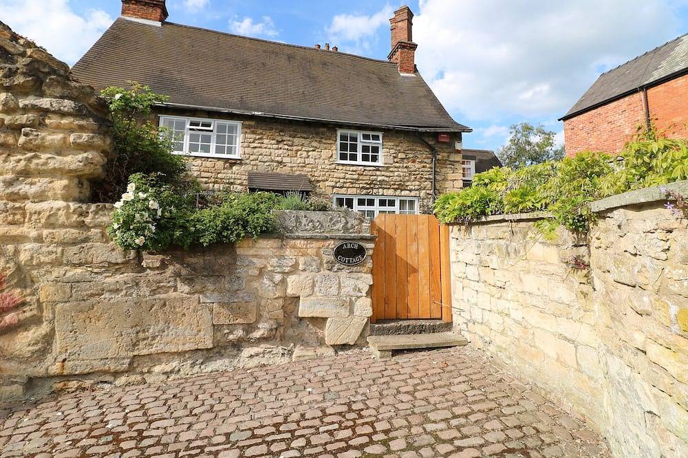 Arch Cottage, family friendly, character holiday cottage in Lincoln in Lincoln, Lincolnshire