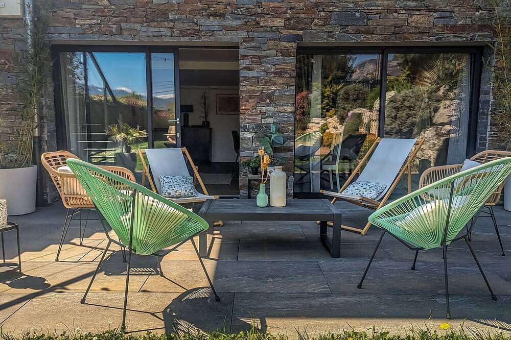 Spacious villa at the foot of the chartreuse 12p. 5 bedrooms, pool. mountain view in Saint-Nazaire-les-Eymes, Isère