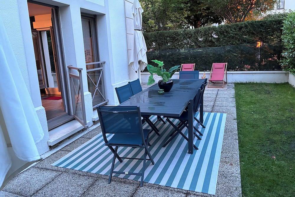 Appartement entier, Appartement avec terrasse Sud-Est, en centre ville de Rueil in Rueil-Malmaison, Hauts-de-Seine