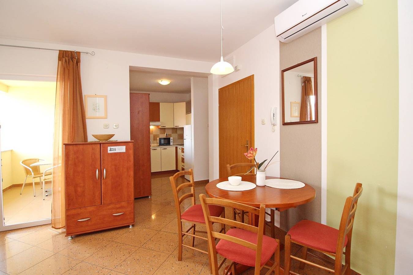 Hel lägenhet, Apartment Limun 3 - with Balcony, 350m from the Beach in Baška (olika betydelser), Krk