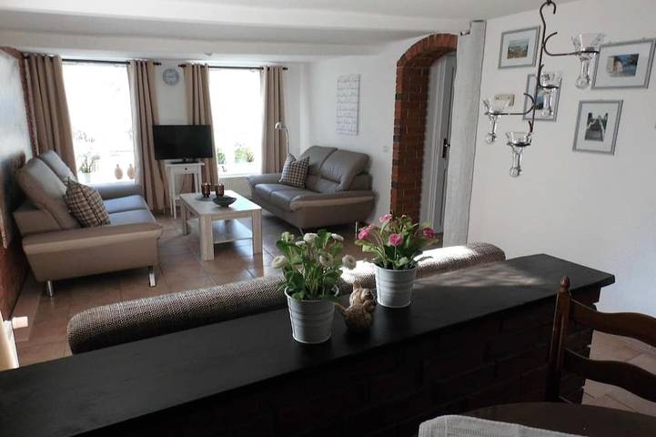 Ferienhaus für 8 Personen, mit Garten in Altefähr