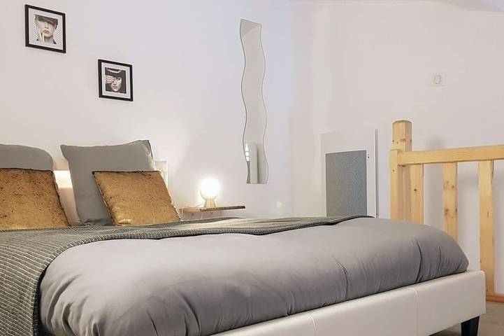 Apartamento entero, ★ Bright ★ Quiet ★ City centre ★ Easy Parking ★ WIFI ★ in Le Puy-en-Velay, Alto Loira