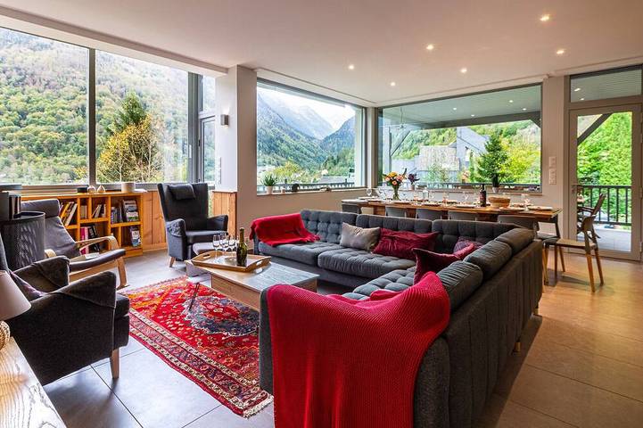 Gîte pour 12 personnes, avec Terrasse et Jardin à Cauterets