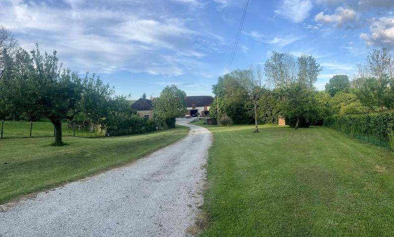Gîte pour 10 personnes, avec jardin et jacuzzi à Montigny-les-Monts