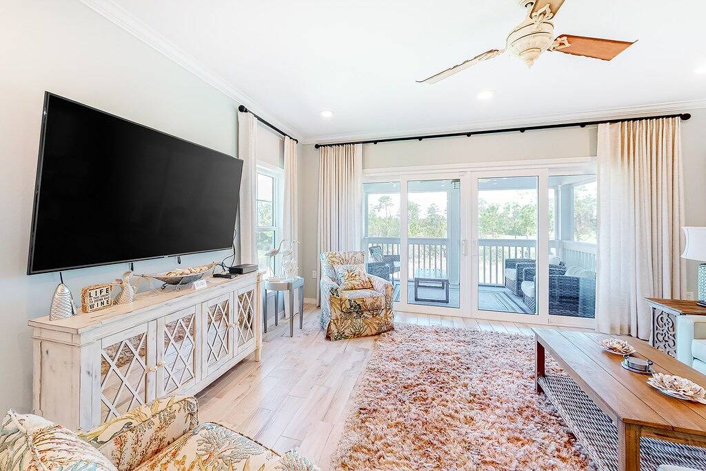 Contemporary Home w/ Shared Pool & Hot Tub, High-Speed Wifi, W/D, & Central Ac in Perdido Key, Escambia County