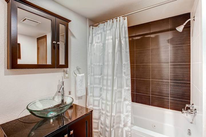 Vacation rental for 10 people, with yard in Manitou Springs