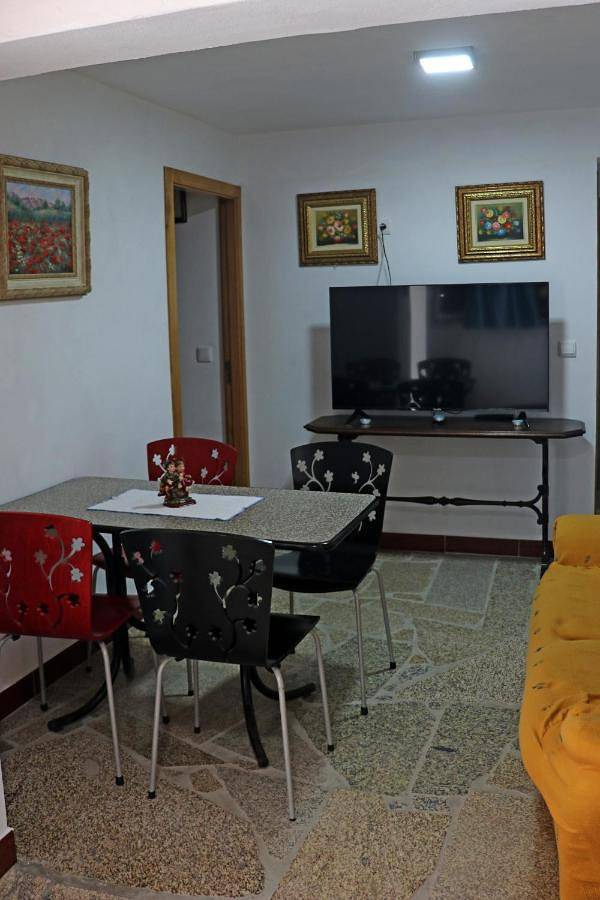 Location de vacances pour 4 personnes, avec piscine et jardin ainsi que vue et bassin pour enfant dans Castro Daire - 2